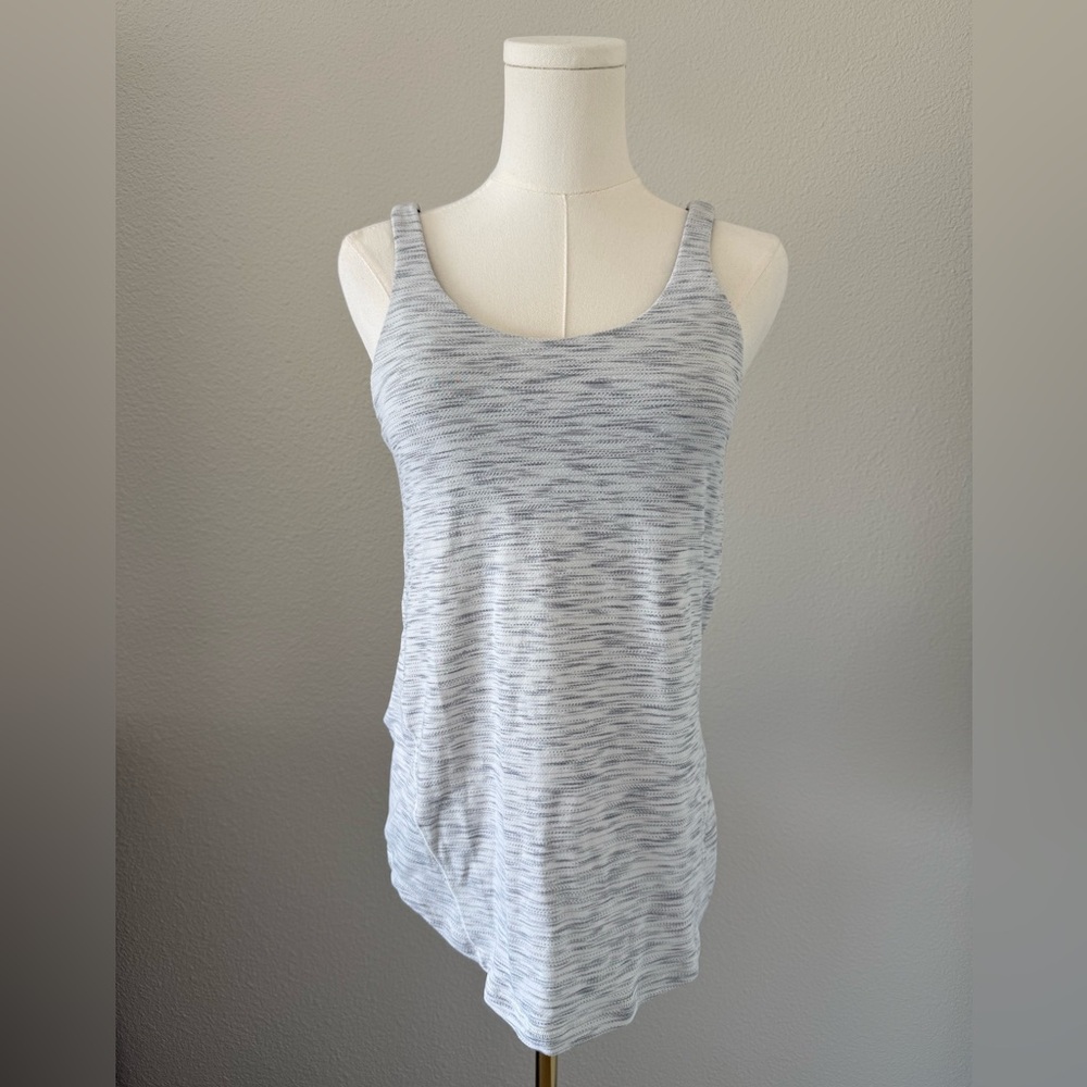 LULULEMON - White/Grey Top with built in bra - Size 4 - EXCELLENT CONDITION